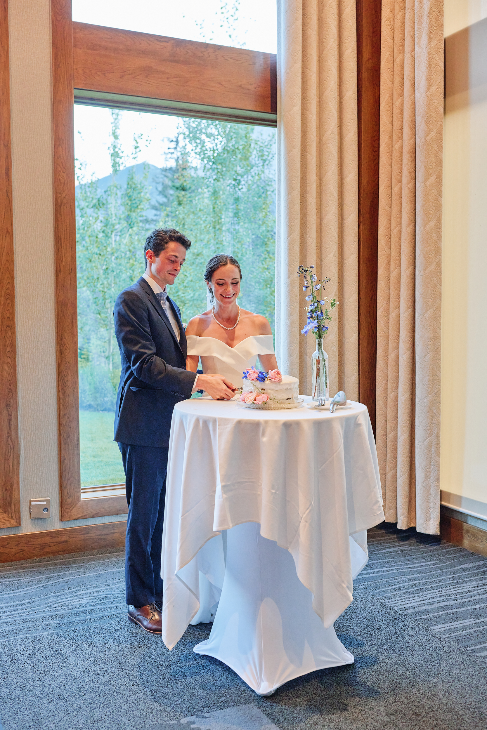 Malcolm Hotel Canmore Wedding