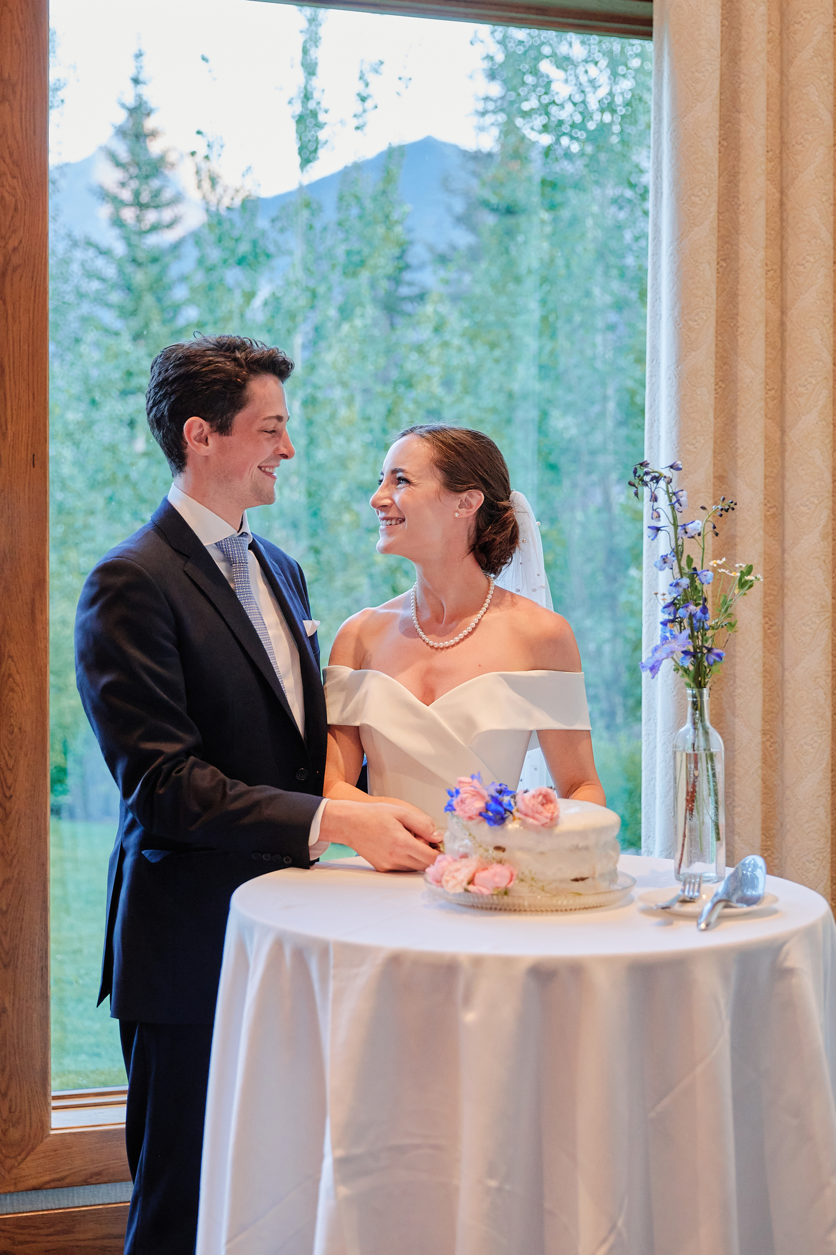 Malcolm Hotel Canmore Wedding