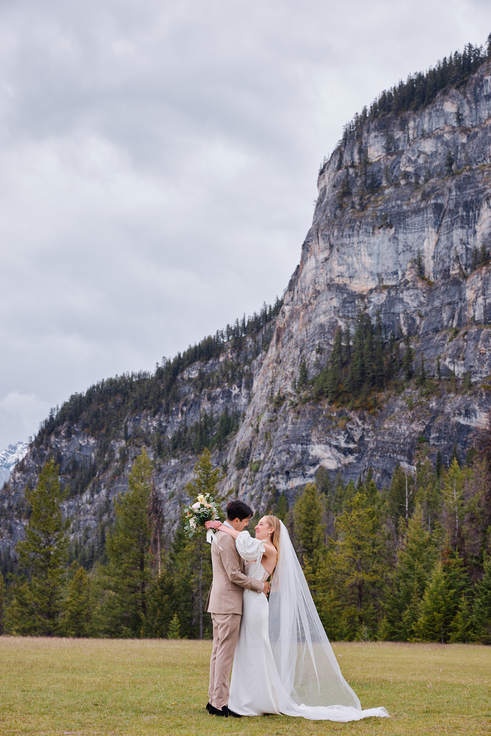 Tunnel Mountain Reservoir Wedding