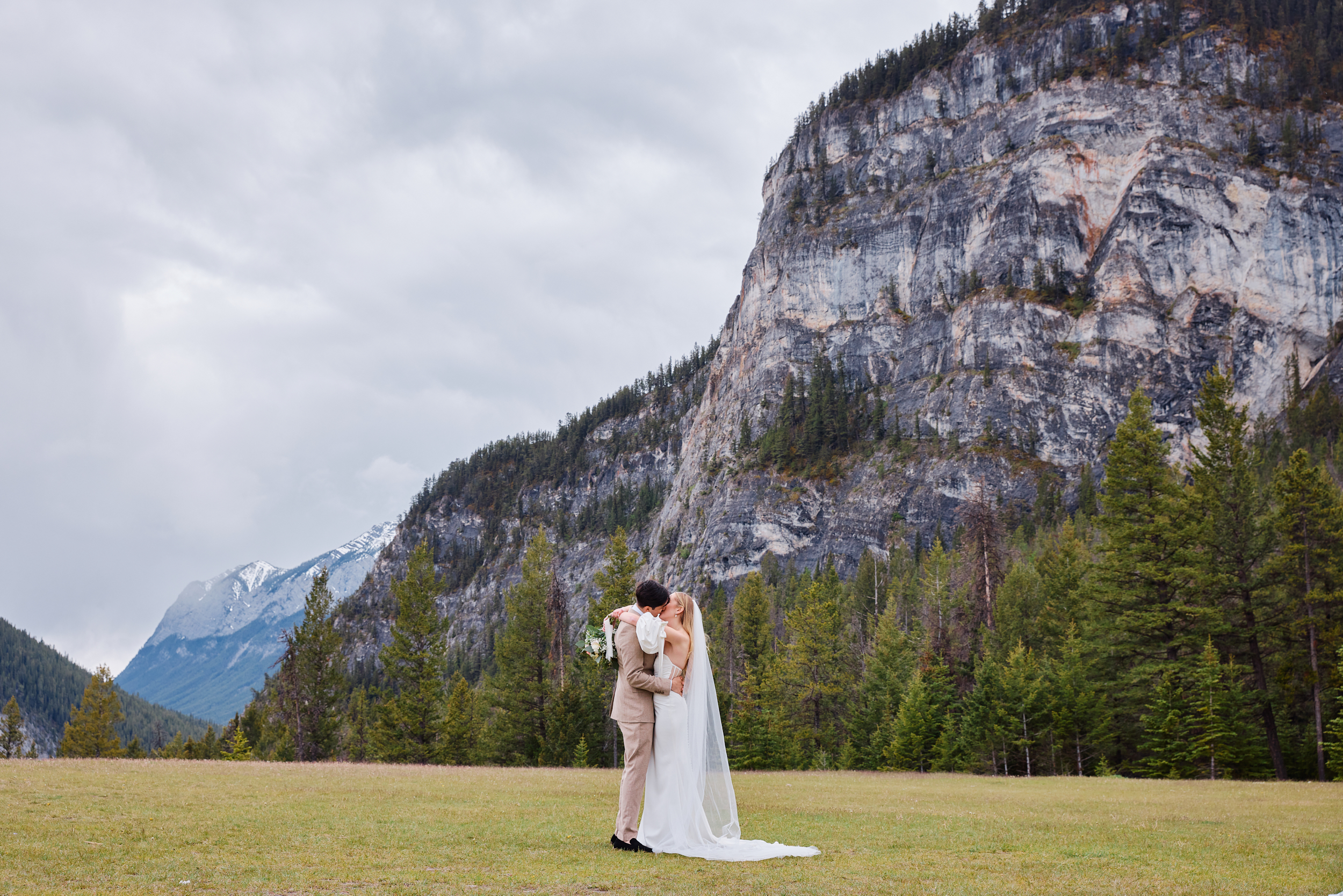 Tunnel Mountain Reservoir Wedding