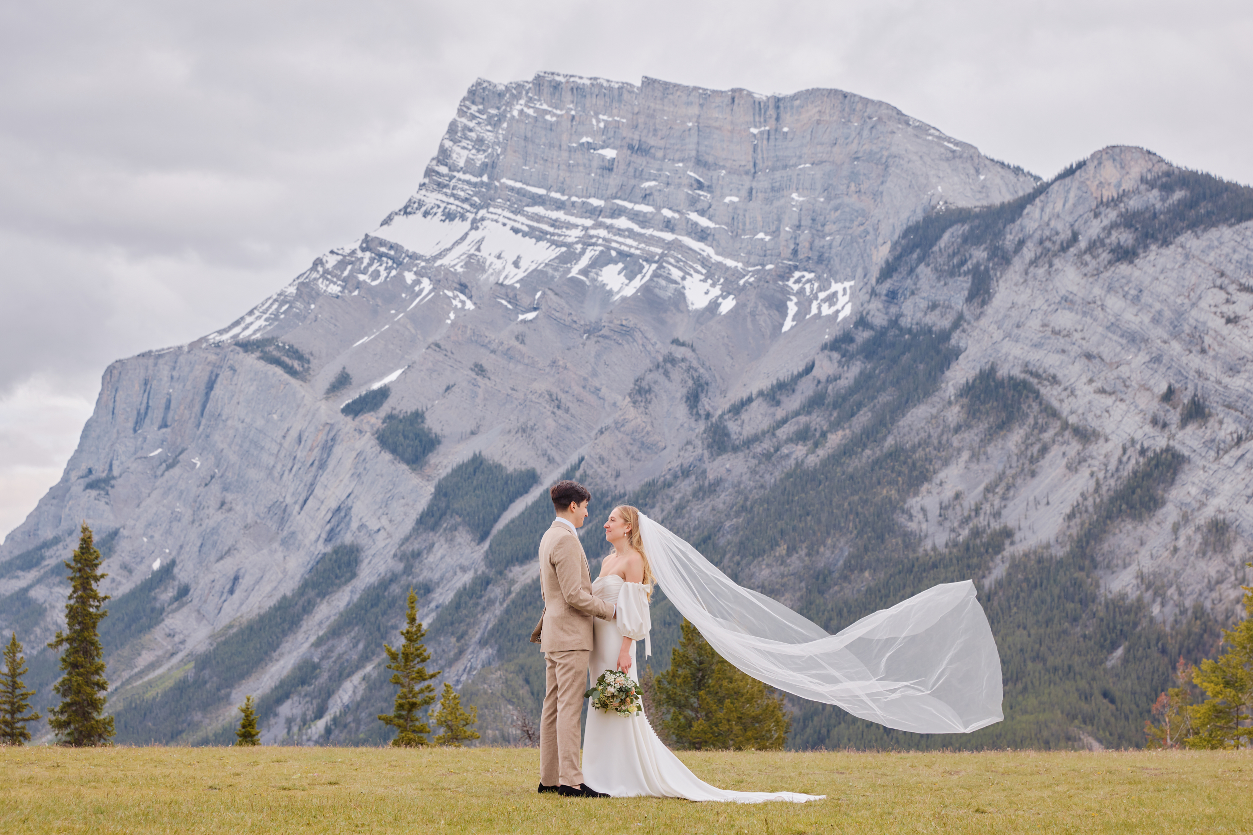 Tunnel Mountain Reservoir Wedding - Greco Photo Company